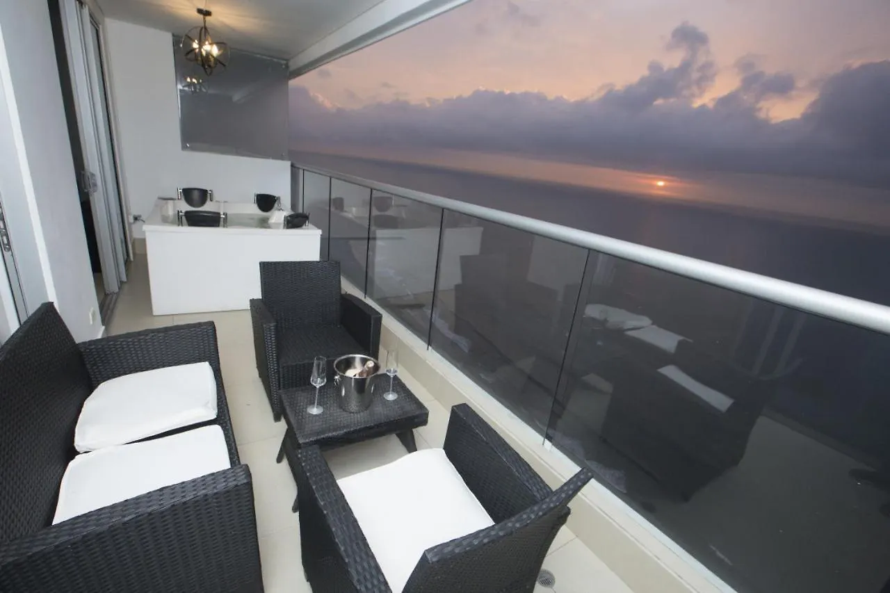 Empire Presidential Suite Private Jacuzzi Cartagena