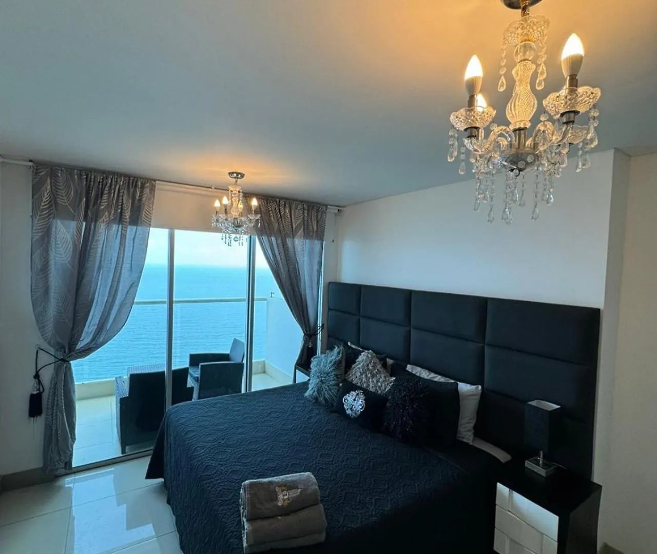 Empire Presidential Suite Private Jacuzzi Cartagena